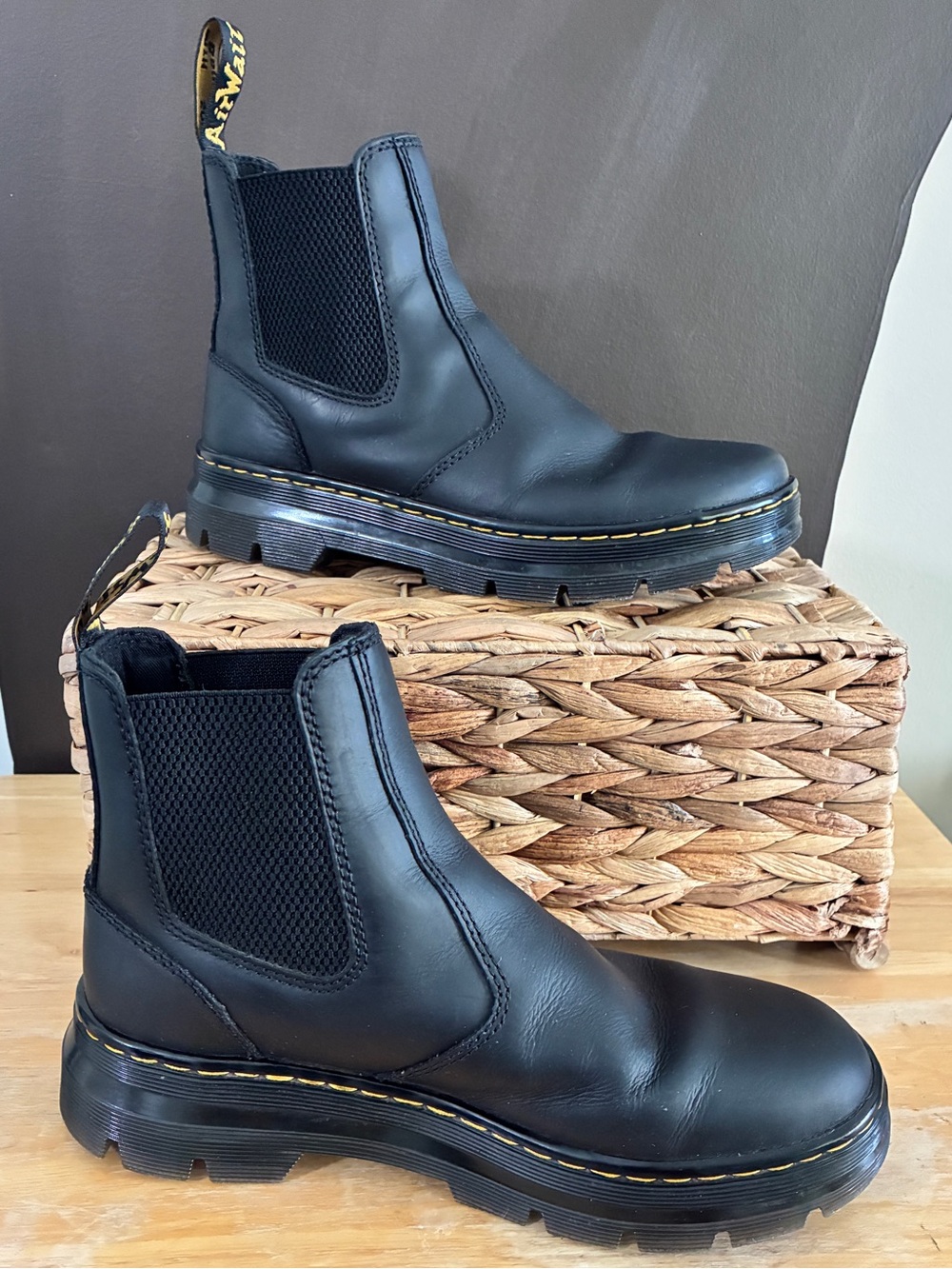 Dr. Martens Embury Chelsea Boots Black Leather Women’s 8 Men’s 7